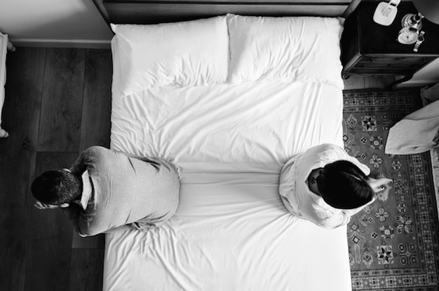 pareja cama
